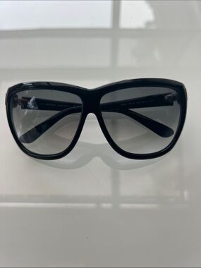 Tom Ford Black Oversized Gradient Lens Sunglasses (TF-137)